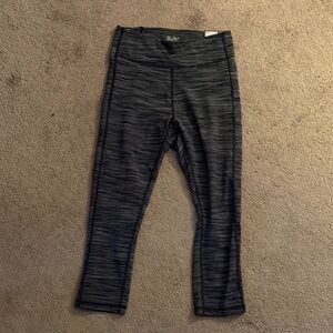 Stylish Leggings in Black Stripes